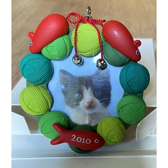 2010 Hallmark Keepsake Christmas Ornament Pretty Kitty Photo Frame - Picture 2 of 4